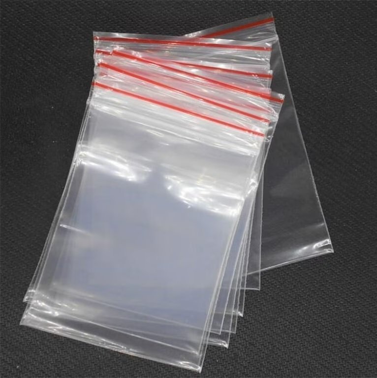 10 Plastic Zip-Top Bags (68x105mm)